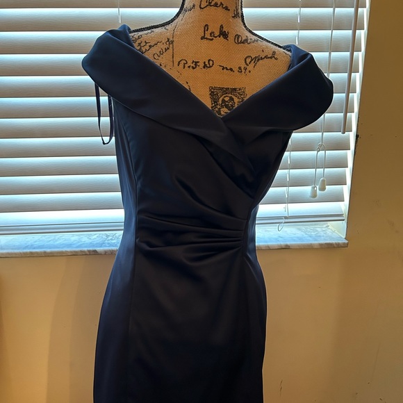 Beautiful cocktail dress. Fits great! - Picture 1 of 4